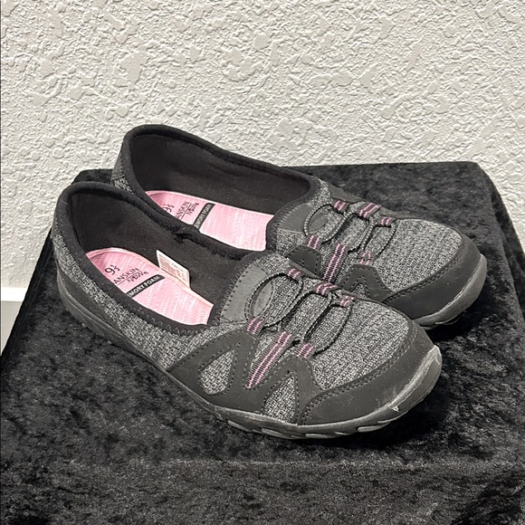 Danskin Black and Pink Athletic Slip-Ons 9.5 - Picture 1 of 5